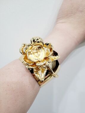 Brand New Gold Tone Rose Bangle Bracelet
